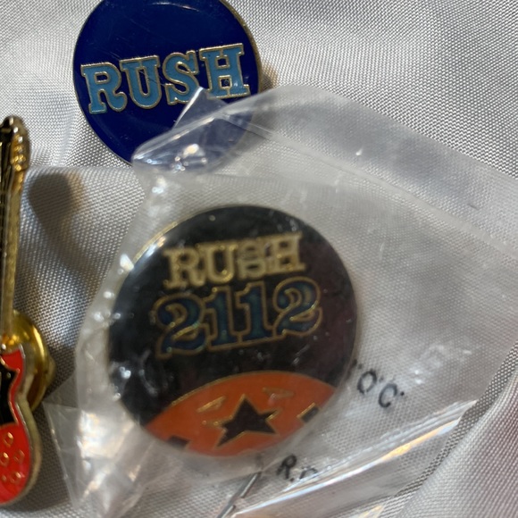 3 enamel RUSH pins vintage 80’s - Picture 3 of 4
